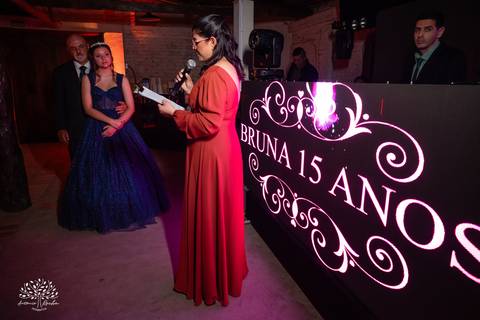 15 anos - Bruna - celebração - Day Spa - família - amigos - mesa de doces - emoções - dança - valsa - homenagens - festa - Antonio Rocha Fotografias - Fazenda do Sobrado - São Lourenço do Sul - Pelotas - Dj Guilherme - Vestido Debutante - Fotografia de 15'