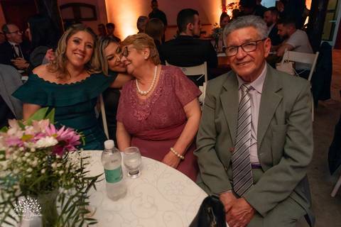 15 anos - Bruna - celebração - Day Spa - família - amigos - mesa de doces - emoções - dança - valsa - homenagens - festa - Antonio Rocha Fotografias - Fazenda do Sobrado - São Lourenço do Sul - Pelotas - Dj Guilherme - Vestido Debutante - Fotografia de 15'