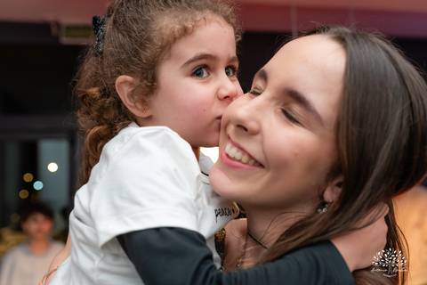 Pelotas- aniversário de 15 anos - festa de debutante - Renata Dalbann - emoção - família e amigos - presente especial - violão - guitarra - sessão de fotos - registro fotográfico - Antonio Rocha Fotografias - amor pela música 
 - Veredas - Salão Pub House'