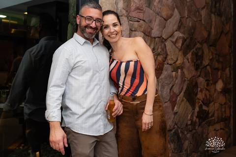 Pelotas- aniversário de 15 anos - festa de debutante - Renata Dalbann - emoção - família e amigos - presente especial - violão - guitarra - sessão de fotos - registro fotográfico - Antonio Rocha Fotografias - amor pela música 
 - Veredas - Salão Pub House'