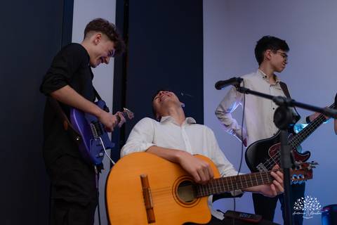 Pelotas- aniversário de 15 anos - festa de debutante - Renata Dalbann - emoção - família e amigos - presente especial - violão - guitarra - sessão de fotos - registro fotográfico - Antonio Rocha Fotografias - amor pela música 
 - Veredas - Salão Pub House'