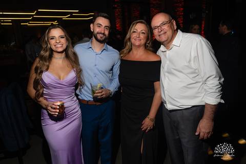 Formatura - Medicina - João Vitor - Conquista - Família - Celebração - Brinde - Aniversário - Laços - Mosa - Vini e banda - Pista de dança - Conquistas - Registro fotográfico - Colação de grau - Estudo - Pelotas - Fotografia - Antonio Rocha Fotografias'