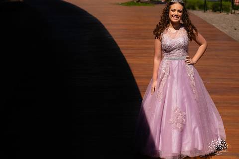 ensaio de 15 anos - fotografia de debutantes - retratos femininos - momentos únicos - Parque Una - fotografia ao ar livre - fotógrafo Antonio Rocha - confiança e carinho - fotografia profissional - celebração dos 15 anos - Pelotas'