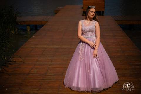 ensaio de 15 anos - fotografia de debutantes - retratos femininos - momentos únicos - Parque Una - fotografia ao ar livre - fotógrafo Antonio Rocha - confiança e carinho - fotografia profissional - celebração dos 15 anos - Pelotas'