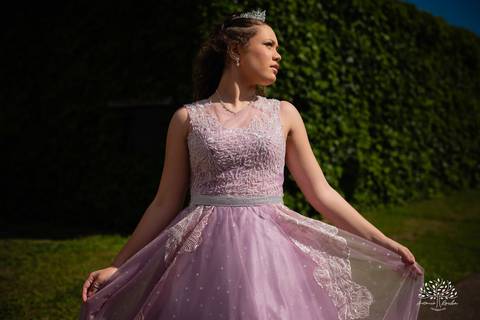 ensaio de 15 anos - fotografia de debutantes - retratos femininos - momentos únicos - Parque Una - fotografia ao ar livre - fotógrafo Antonio Rocha - confiança e carinho - fotografia profissional - celebração dos 15 anos - Pelotas'