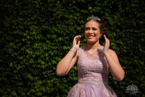 ensaio de 15 anos - fotografia de debutantes - retratos femininos - momentos únicos - Parque Una - fotografia ao ar livre - fotógrafo Antonio Rocha - confiança e carinho - fotografia profissional - celebração dos 15 anos - Pelotas'