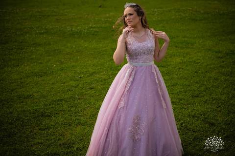 ensaio de 15 anos - fotografia de debutantes - retratos femininos - momentos únicos - Parque Una - fotografia ao ar livre - fotógrafo Antonio Rocha - confiança e carinho - fotografia profissional - celebração dos 15 anos - Pelotas'
