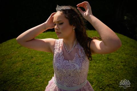 ensaio de 15 anos - fotografia de debutantes - retratos femininos - momentos únicos - Parque Una - fotografia ao ar livre - fotógrafo Antonio Rocha - confiança e carinho - fotografia profissional - celebração dos 15 anos - Pelotas'