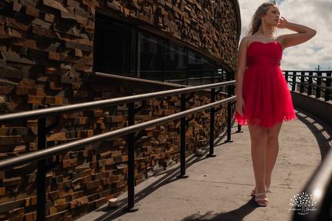 ensaio de 15 anos - fotografia de debutantes - retratos femininos - momentos únicos - Parque Una - fotografia ao ar livre - fotógrafo Antonio Rocha - confiança e carinho - fotografia profissional - celebração dos 15 anos - Pelotas'