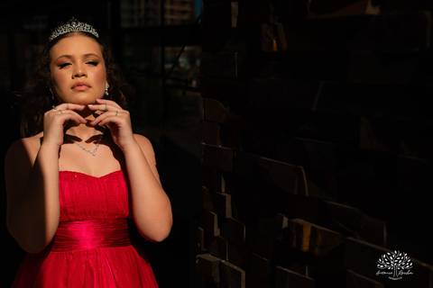ensaio de 15 anos - fotografia de debutantes - retratos femininos - momentos únicos - Parque Una - fotografia ao ar livre - fotógrafo Antonio Rocha - confiança e carinho - fotografia profissional - celebração dos 15 anos - Pelotas'