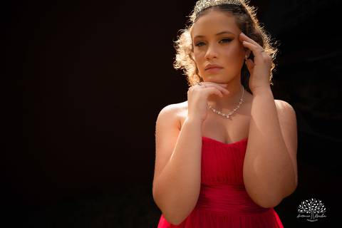 ensaio de 15 anos - fotografia de debutantes - retratos femininos - momentos únicos - Parque Una - fotografia ao ar livre - fotógrafo Antonio Rocha - confiança e carinho - fotografia profissional - celebração dos 15 anos - Pelotas'