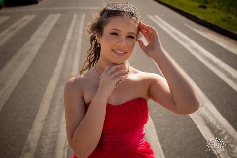 ensaio de 15 anos - fotografia de debutantes - retratos femininos - momentos únicos - Parque Una - fotografia ao ar livre - fotógrafo Antonio Rocha - confiança e carinho - fotografia profissional - celebração dos 15 anos - Pelotas'