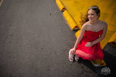 ensaio de 15 anos - fotografia de debutantes - retratos femininos - momentos únicos - Parque Una - fotografia ao ar livre - fotógrafo Antonio Rocha - confiança e carinho - fotografia profissional - celebração dos 15 anos - Pelotas'