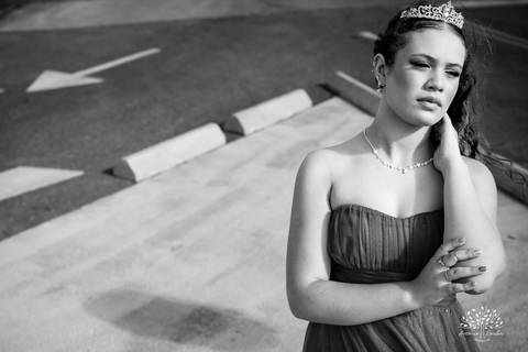 ensaio de 15 anos - fotografia de debutantes - retratos femininos - momentos únicos - Parque Una - fotografia ao ar livre - fotógrafo Antonio Rocha - confiança e carinho - fotografia profissional - celebração dos 15 anos - Pelotas'