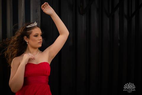 ensaio de 15 anos - fotografia de debutantes - retratos femininos - momentos únicos - Parque Una - fotografia ao ar livre - fotógrafo Antonio Rocha - confiança e carinho - fotografia profissional - celebração dos 15 anos - Pelotas'