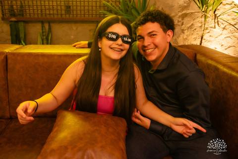 festa de 15 anos - Ana Carolina - fotografia de 15 anos - personalidade contagiante - DJ na festa - CETAM - hapkido - amigos e família - fotografia profissional - confiança e carinho - Antonio Rocha Fotografias - Pelotas - Engenho Eventos'