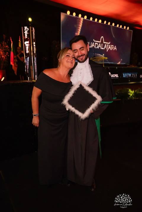 João Vitor - formatura - Medicina - UCPel - colação de grau - recepção - celebração - família - amigos - professores - conquista - emoção - registro - fotografia - discurso - crm - doutor - fotos formatura - trajetória - toga - médico - missa - fenadoce'