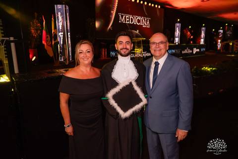 João Vitor - formatura - Medicina - UCPel - colação de grau - recepção - celebração - família - amigos - professores - conquista - emoção - registro - fotografia - discurso - crm - doutor - fotos formatura - trajetória - toga - médico - missa - fenadoce'