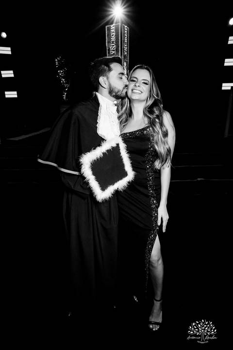 João Vitor - formatura - Medicina - UCPel - colação de grau - recepção - celebração - família - amigos - professores - conquista - emoção - registro - fotografia - discurso - crm - doutor - fotos formatura - trajetória - toga - médico - missa - fenadoce'