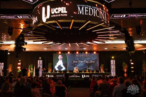 João Vitor - formatura - Medicina - UCPel - colação de grau - recepção - celebração - família - amigos - professores - conquista - emoção - registro - fotografia - discurso - crm - doutor - fotos formatura - trajetória - toga - médico - missa - fenadoce'