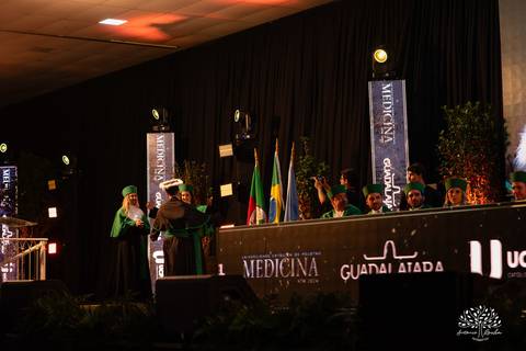 João Vitor - formatura - Medicina - UCPel - colação de grau - recepção - celebração - família - amigos - professores - conquista - emoção - registro - fotografia - discurso - crm - doutor - fotos formatura - trajetória - toga - médico - missa - fenadoce'