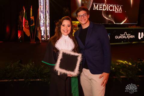 Formatura - Medicina - Maria Vitória - Ensaio de Meio Médico - Prova de Toga - Colação de Grau - Recepção de Formatura - Conquista - Emoção - Fotografia de Formatura - Memórias - Família - Celebração - Gratidão - Antonio Rocha Fotografias - Pelotas - Mavi'