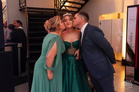 festa-15-anos - debutante - chácara-do-amanhecer - making-of - homenagem - pista-de-dança - fotografia-de-festa - antonio-rocha-fotografias – lavie eventos – storymaker Luan – Pelotas – Antonio Rocha Fotografias – grupo malv – personalizados de 15 anos'