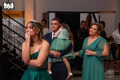 festa-15-anos - debutante - chácara-do-amanhecer - making-of - homenagem - pista-de-dança - fotografia-de-festa - antonio-rocha-fotografias – lavie eventos – storymaker Luan – Pelotas – Antonio Rocha Fotografias – grupo malv – personalizados de 15 anos'