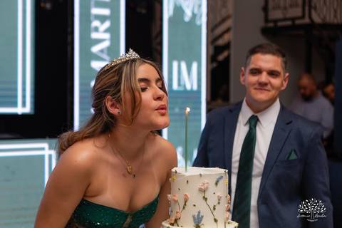 festa-15-anos - debutante - chácara-do-amanhecer - making-of - homenagem - pista-de-dança - fotografia-de-festa - antonio-rocha-fotografias – lavie eventos – storymaker Luan – Pelotas – Antonio Rocha Fotografias – grupo malv – personalizados de 15 anos'