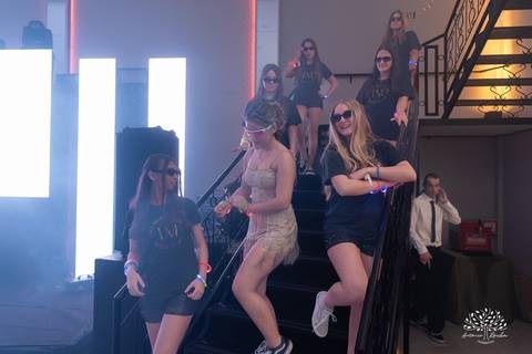 festa-15-anos - debutante - chácara-do-amanhecer - making-of - homenagem - pista-de-dança - fotografia-de-festa - antonio-rocha-fotografias – lavie eventos – storymaker Luan – Pelotas – Antonio Rocha Fotografias – grupo malv – personalizados de 15 anos'