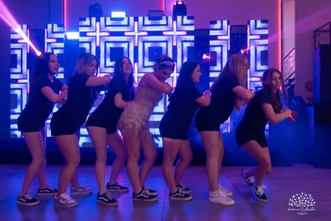 festa-15-anos - debutante - chácara-do-amanhecer - making-of - homenagem - pista-de-dança - fotografia-de-festa - antonio-rocha-fotografias – lavie eventos – storymaker Luan – Pelotas – Antonio Rocha Fotografias – grupo malv – personalizados de 15 anos'