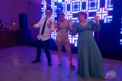 festa-15-anos - debutante - chácara-do-amanhecer - making-of - homenagem - pista-de-dança - fotografia-de-festa - antonio-rocha-fotografias – lavie eventos – storymaker Luan – Pelotas – Antonio Rocha Fotografias – grupo malv – personalizados de 15 anos'