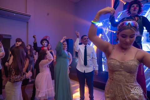 festa-15-anos - debutante - chácara-do-amanhecer - making-of - homenagem - pista-de-dança - fotografia-de-festa - antonio-rocha-fotografias – lavie eventos – storymaker Luan – Pelotas – Antonio Rocha Fotografias – grupo malv – personalizados de 15 anos'