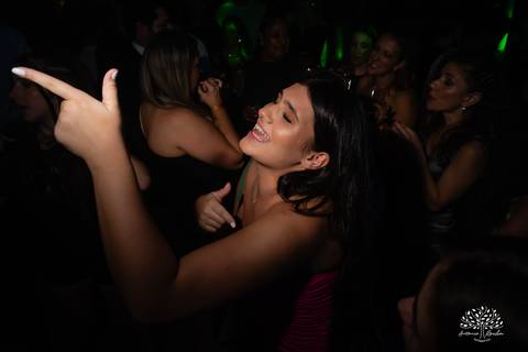 festa-15-anos - debutante - chácara-do-amanhecer - making-of - homenagem - pista-de-dança - fotografia-de-festa - antonio-rocha-fotografias – lavie eventos – storymaker Luan – Pelotas – Antonio Rocha Fotografias – grupo malv – personalizados de 15 anos'