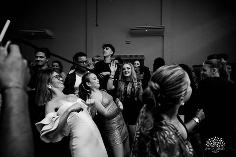 festa-15-anos - debutante - chácara-do-amanhecer - making-of - homenagem - pista-de-dança - fotografia-de-festa - antonio-rocha-fotografias – lavie eventos – storymaker Luan – Pelotas – Antonio Rocha Fotografias – grupo malv – personalizados de 15 anos'