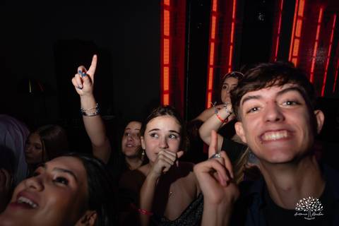 festa-15-anos - debutante - chácara-do-amanhecer - making-of - homenagem - pista-de-dança - fotografia-de-festa - antonio-rocha-fotografias – lavie eventos – storymaker Luan – Pelotas – Antonio Rocha Fotografias – grupo malv – personalizados de 15 anos'