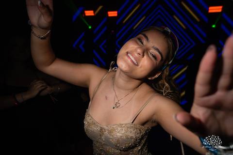 festa-15-anos - debutante - chácara-do-amanhecer - making-of - homenagem - pista-de-dança - fotografia-de-festa - antonio-rocha-fotografias – lavie eventos – storymaker Luan – Pelotas – Antonio Rocha Fotografias – grupo malv – personalizados de 15 anos'