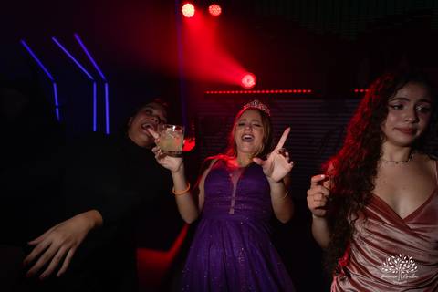 festa de 15 anos - debutante - ensaio fotográfico 15 anos - fotografia de debutante - fotógrafo de festas - fotógrafo de 15 anos - Chácara Fiss - abertura da pista de dança - fotógrafo em Pelotas - Antonio Rocha Fotografias - fotos de aniversário 15 anos'