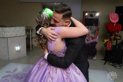 debutante - aniversário de 15 anos - Gabriela - making of - valsa - família - amigos - recepção calorosa - noite inesquecível - emoção - dança - coreografias  - fotografia de 15 anos – Antonio Rocha Fotografias - Pelotas - Las Palmas - Espaço Mayer'