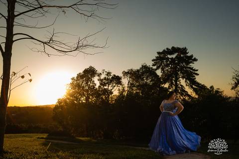 ensaio 15 anos - fotografia debutante - fotos 15 anos Pelotas - ensaio debutante Parque Stone Land - pôr do sol fotos debutante - fotografia espontânea - ensaio externo 15 anos - fotógrafos em Pelotas - Antonio Rocha Fotografias - vestido de 15'