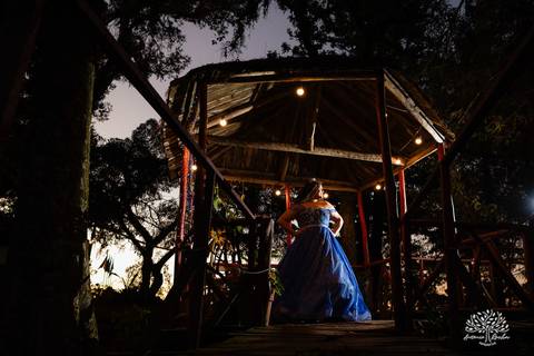 ensaio 15 anos - fotografia debutante - fotos 15 anos Pelotas - ensaio debutante Parque Stone Land - pôr do sol fotos debutante - fotografia espontânea - ensaio externo 15 anos - fotógrafos em Pelotas - Antonio Rocha Fotografias - vestido de 15'