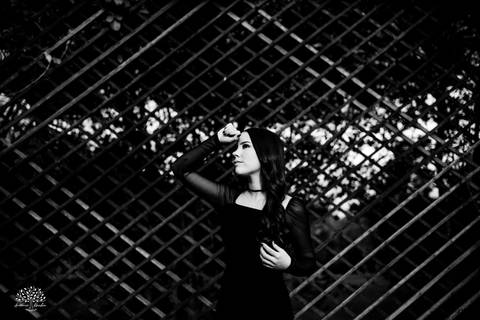 ensaio 15 anos - debutante - fotografia de debutante - fotos de 15 anos - Quinta Dom Manuel - fotógrafo de 15 anos - ensaio fotográfico - fotografia artística - debutante sorridente - ensaio encantador - ensaio personalizado - Antonio Rocha Fotografias'