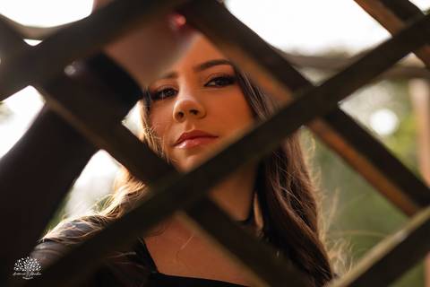 ensaio 15 anos - debutante - fotografia de debutante - fotos de 15 anos - Quinta Dom Manuel - fotógrafo de 15 anos - ensaio fotográfico - fotografia artística - debutante sorridente - ensaio encantador - ensaio personalizado - Antonio Rocha Fotografias'