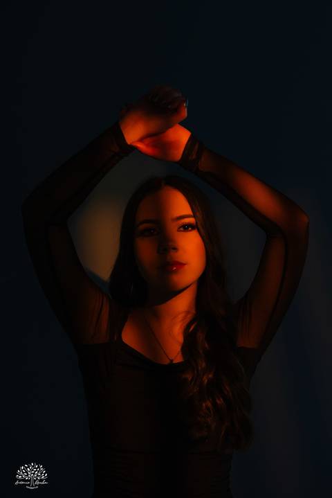 ensaio 15 anos - debutante - fotografia de debutante - fotos de 15 anos - Quinta Dom Manuel - fotógrafo de 15 anos - ensaio fotográfico - fotografia artística - debutante sorridente - ensaio encantador - ensaio personalizado - Antonio Rocha Fotografias'