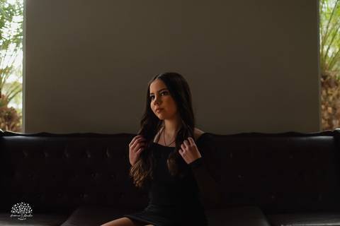 ensaio 15 anos - debutante - fotografia de debutante - fotos de 15 anos - Quinta Dom Manuel - fotógrafo de 15 anos - ensaio fotográfico - fotografia artística - debutante sorridente - ensaio encantador - ensaio personalizado - Antonio Rocha Fotografias'