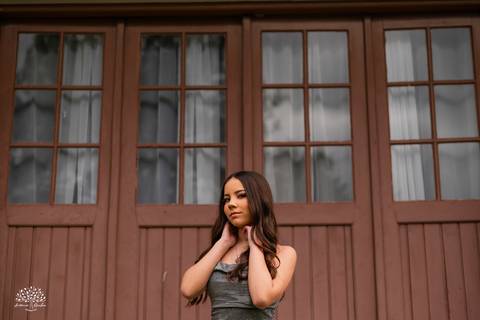 ensaio 15 anos - debutante - fotografia de debutante - fotos de 15 anos - Quinta Dom Manuel - fotógrafo de 15 anos - ensaio fotográfico - fotografia artística - debutante sorridente - ensaio encantador - ensaio personalizado - Antonio Rocha Fotografias'