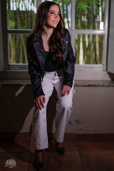 ensaio 15 anos - debutante - fotografia de debutante - fotos de 15 anos - Quinta Dom Manuel - fotógrafo de 15 anos - ensaio fotográfico - fotografia artística - debutante sorridente - ensaio encantador - ensaio personalizado - Antonio Rocha Fotografias'