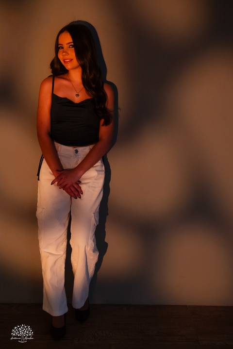 ensaio 15 anos - debutante - fotografia de debutante - fotos de 15 anos - Quinta Dom Manuel - fotógrafo de 15 anos - ensaio fotográfico - fotografia artística - debutante sorridente - ensaio encantador - ensaio personalizado - Antonio Rocha Fotografias'