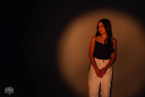 ensaio 15 anos - debutante - fotografia de debutante - fotos de 15 anos - Quinta Dom Manuel - fotógrafo de 15 anos - ensaio fotográfico - fotografia artística - debutante sorridente - ensaio encantador - ensaio personalizado - Antonio Rocha Fotografias'