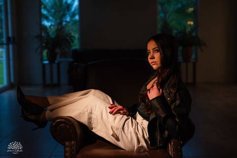 ensaio 15 anos - debutante - fotografia de debutante - fotos de 15 anos - Quinta Dom Manuel - fotógrafo de 15 anos - ensaio fotográfico - fotografia artística - debutante sorridente - ensaio encantador - ensaio personalizado - Antonio Rocha Fotografias'